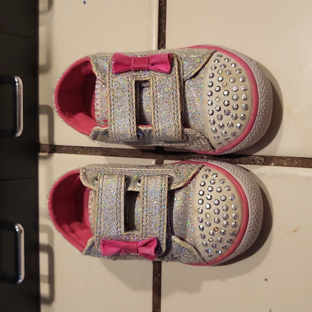 Sparkly light up skechers kids size 5 shoes